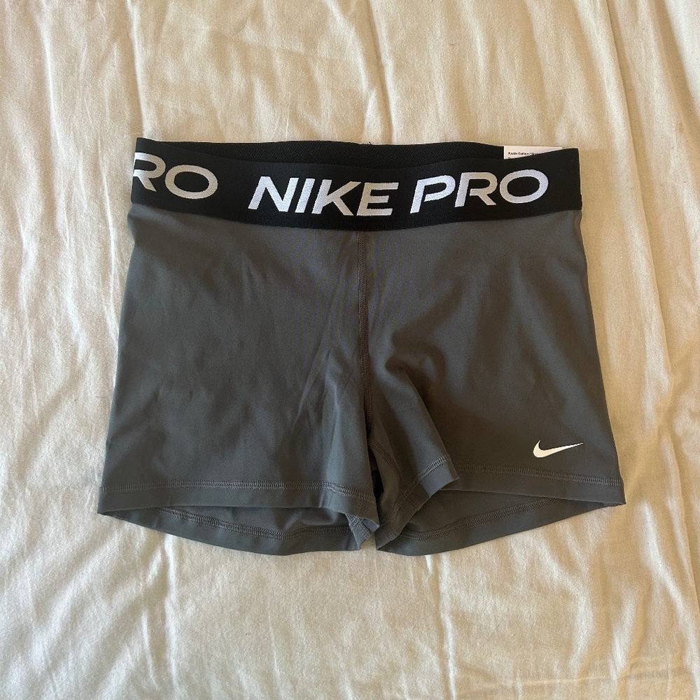 NWT Grey Nike Pro Shorts Size Medium
